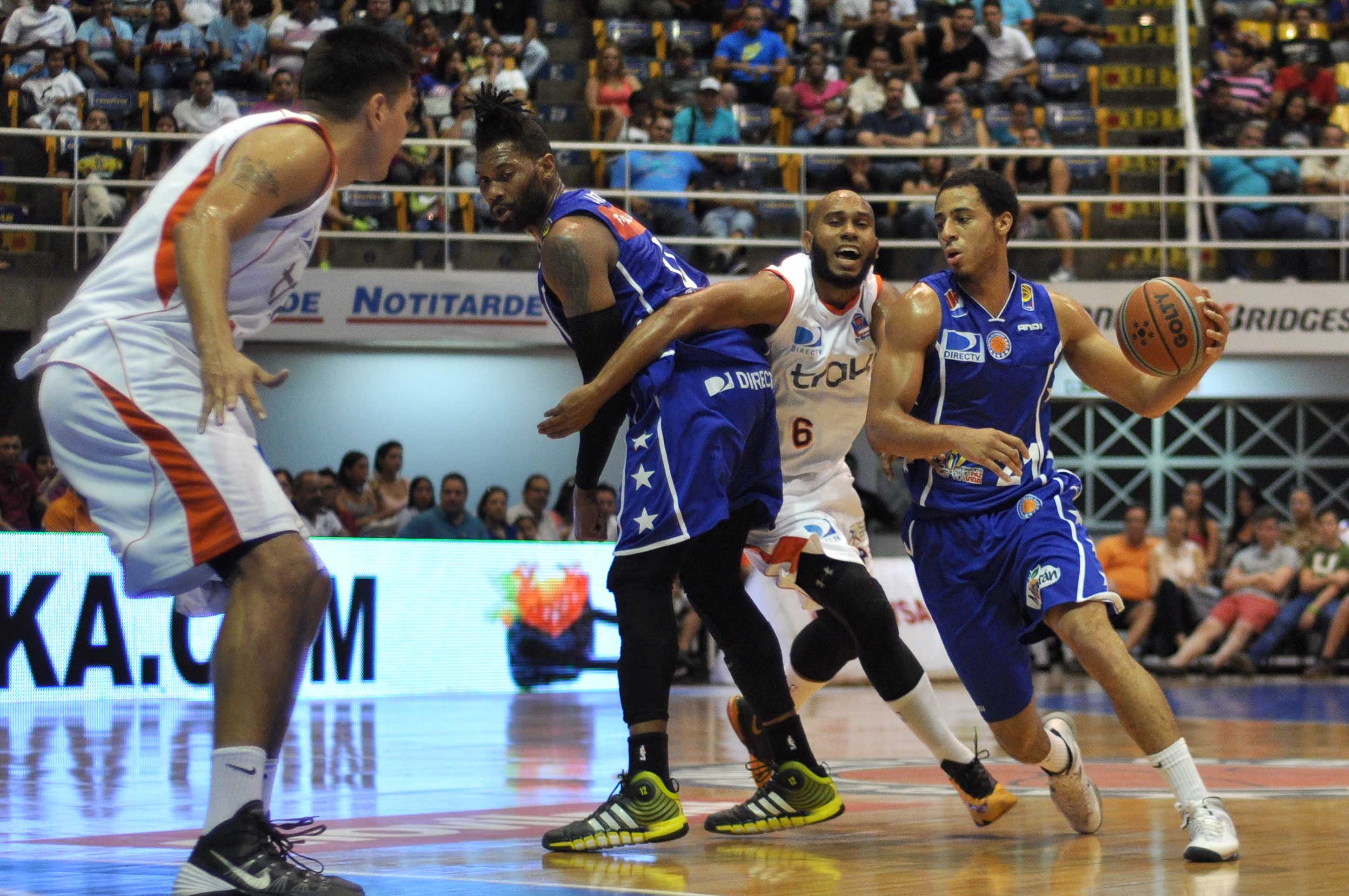 Trotamundos vs Bucaneros