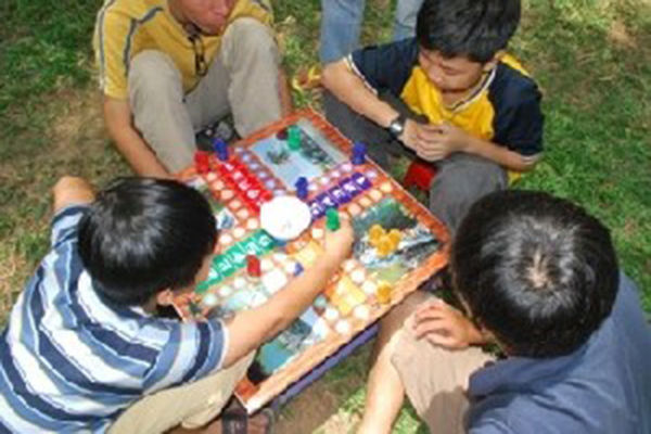 Cờ cá ngựa trò chơi thời thơ ấu ban-da-biet-gi-ve-tro-choi-ca-ngua-online-truc-tuyen-ngay-nay