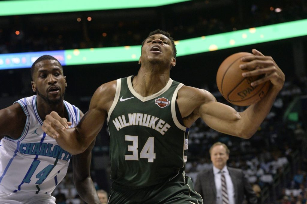 Milwaukee Bucks vs Charlotte Hornets