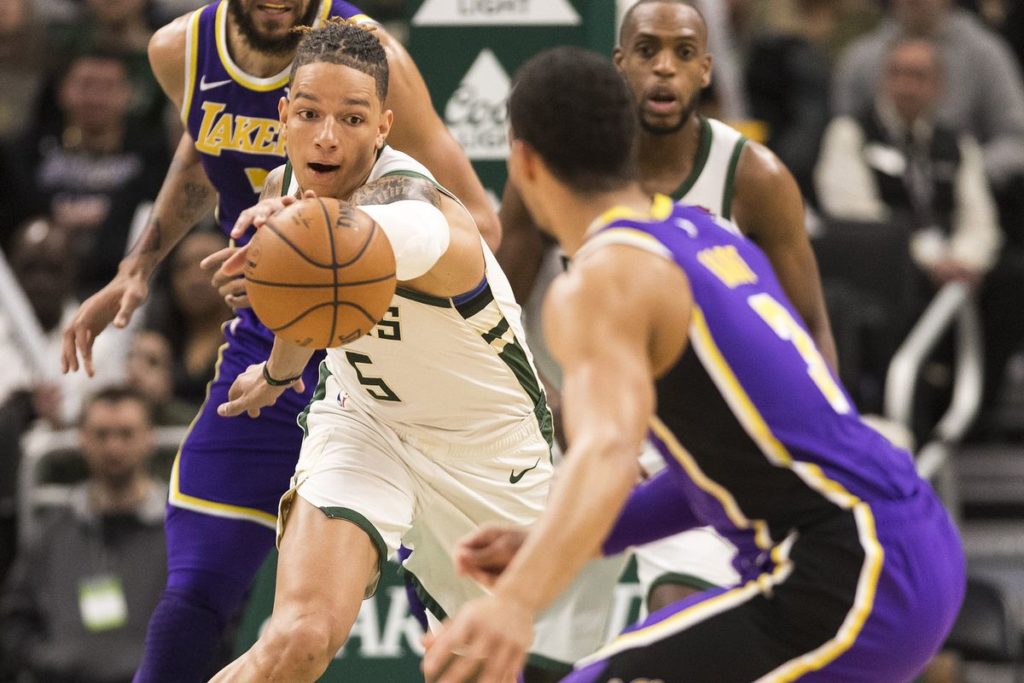 Soi kèo bóng rổ giải NBA: Milwaukee Bucks vs Los Angeles Lakers (8:00am, 20/12)