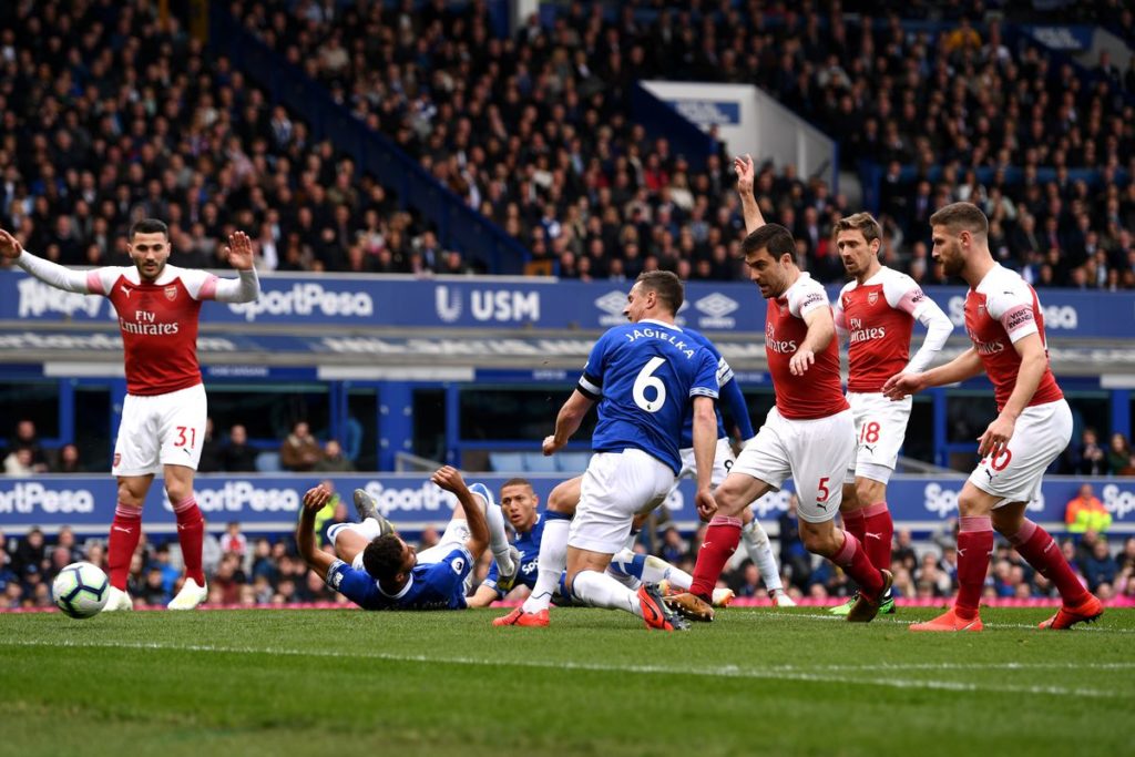 Soi kèo Everton vs Arsenal, 0h30 ngày 20/12: Pháo Thủ chùn bước