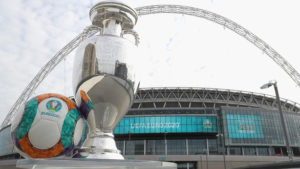 Chung kết EURO 2020 bị hoãn