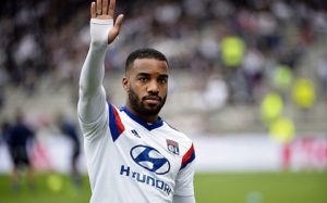 Chưa thực sự có sự bứt phá khiến Alexandre Lacazette phải rời đi Arsenal tăng tốc trên đường đua hoàn thành deadline đầu 2021
