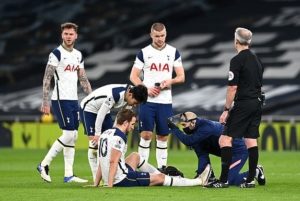 Chấn thương nghiêm trọng của Harry Kane trong trận gặp Liverpool Chấn thương nghiêm trọng của Harry Kane trong trận gặp Liverpool
