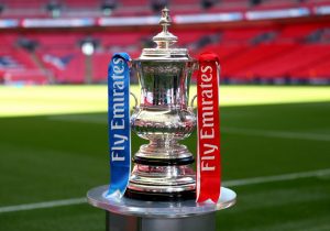 Chiếc cúp danh giá của FA Cup FA Cup Final Là Gì? Những Thông Tin Hữu Ích Về Giải Đấu Này!