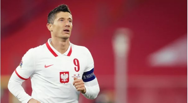 Màu áo của đội tuyển Ba lan trong mùa EURO 2020. Màu áo của đội tuyển Ba lan trong mùa EURO 2020.
