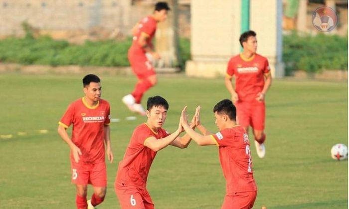 Lương Xuân Trường quay lại tập luyện cùng đồng đội sau chấn thương Chấn Thương Của Cầu Thủ - Khó Khăn Của Đội Tuyển Việt Nam