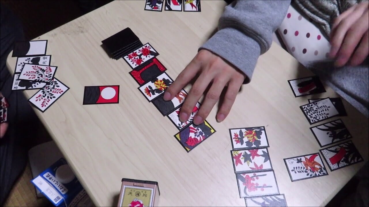 Hanafuda có cách chơi khá đặc biệt Chia Sẻ Cách Chơi Bài Hanafuda Đơn Giản, Dễ Thắng Nhất