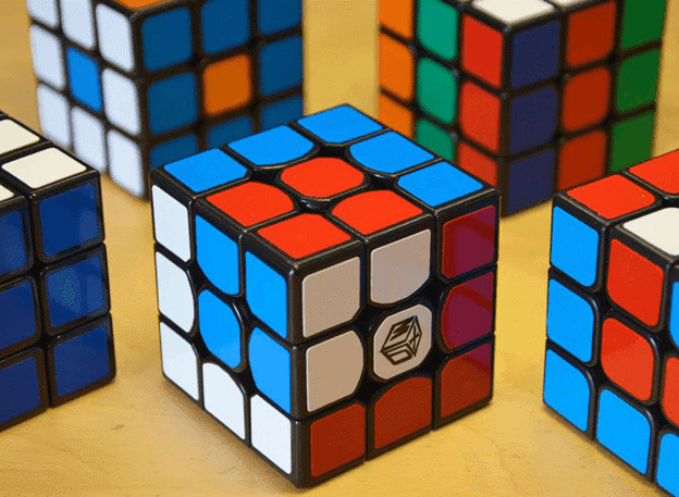 Chơi rubik giúp tăng sự phát triển của trí não. Bài Rubik Là Gì? Hướng Dẫn Cách Chơi Rubik Cho Người Mới
