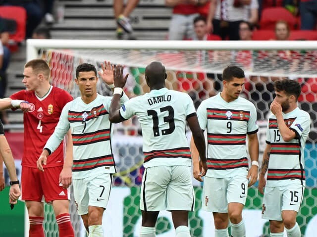 Với bàn thắng này, Ronaldo đã xuất sắc tiến gần hơn với kỷ lục ghi nhiều bàn thắng tại Euro 2020 Ronaldo Thiết Lập Kỷ Lục Vĩ Đại Mọi Thời Đại Tại EURO 2021