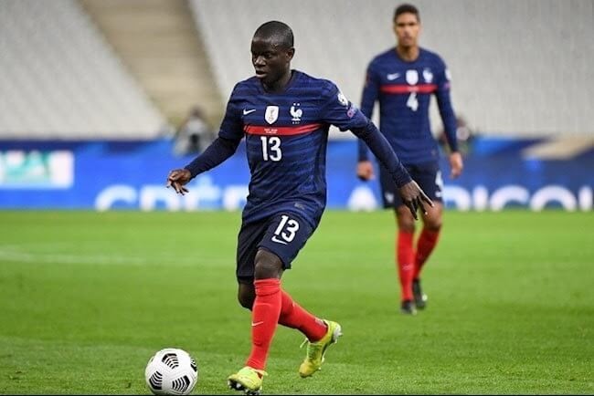 N’Golo Kante là cầu thủ bóng đá chuyên nghiệp người Pháp gốc Mali Điểm Danh Những Tiền Vệ Sáng Giá Nhất Tại EURO 2020