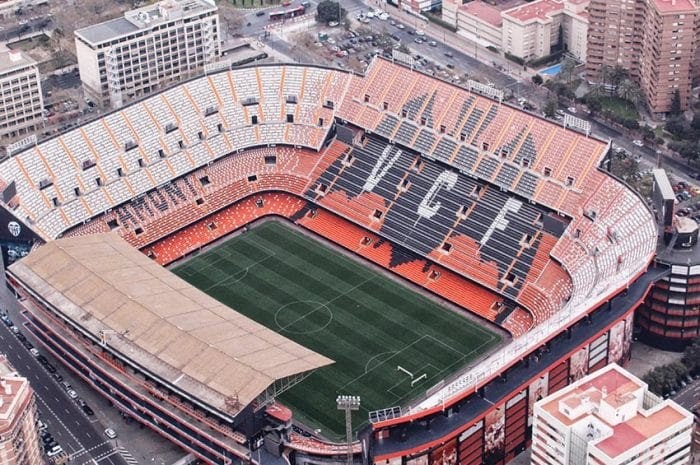 Sân vận động Mestalla Mestalla, nơi khởi đầu và kết thúc của HLV Ancelotti