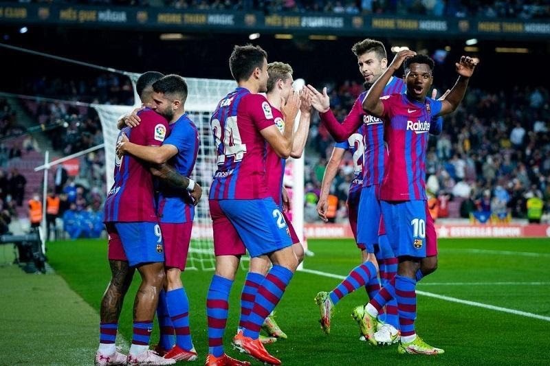 Barca đã có một trận đấu thăng hoa trở lại và giành chiến thắng trên sân Camp Nou Granada – Athletic chịu trận khi Real, Atletico nghỉ vòng 9