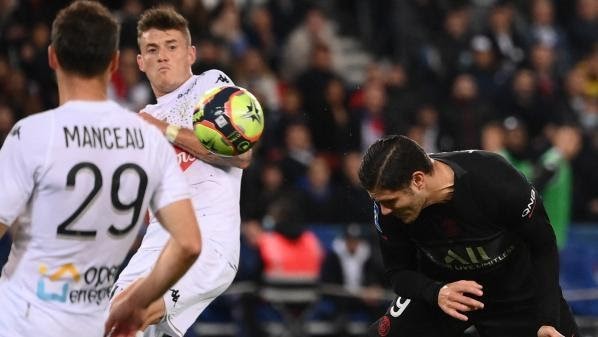 VAR-gay-tranh-cai-1 VAR gây tranh cãi với bàn thắng PSG, Neymar đòi giải nghệ