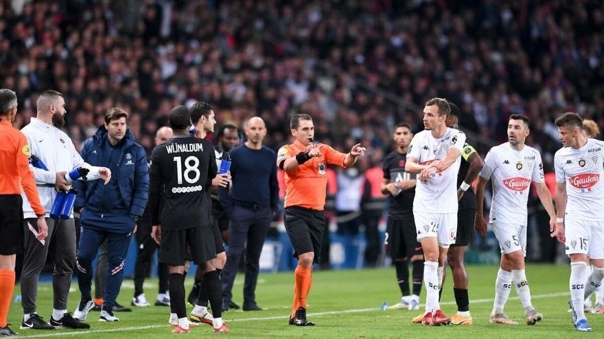VAR được cho là đã không chính xác trong trận đấu của PSG – Anger vừa qua VAR gây tranh cãi với bàn thắng PSG, Neymar đòi giải nghệ