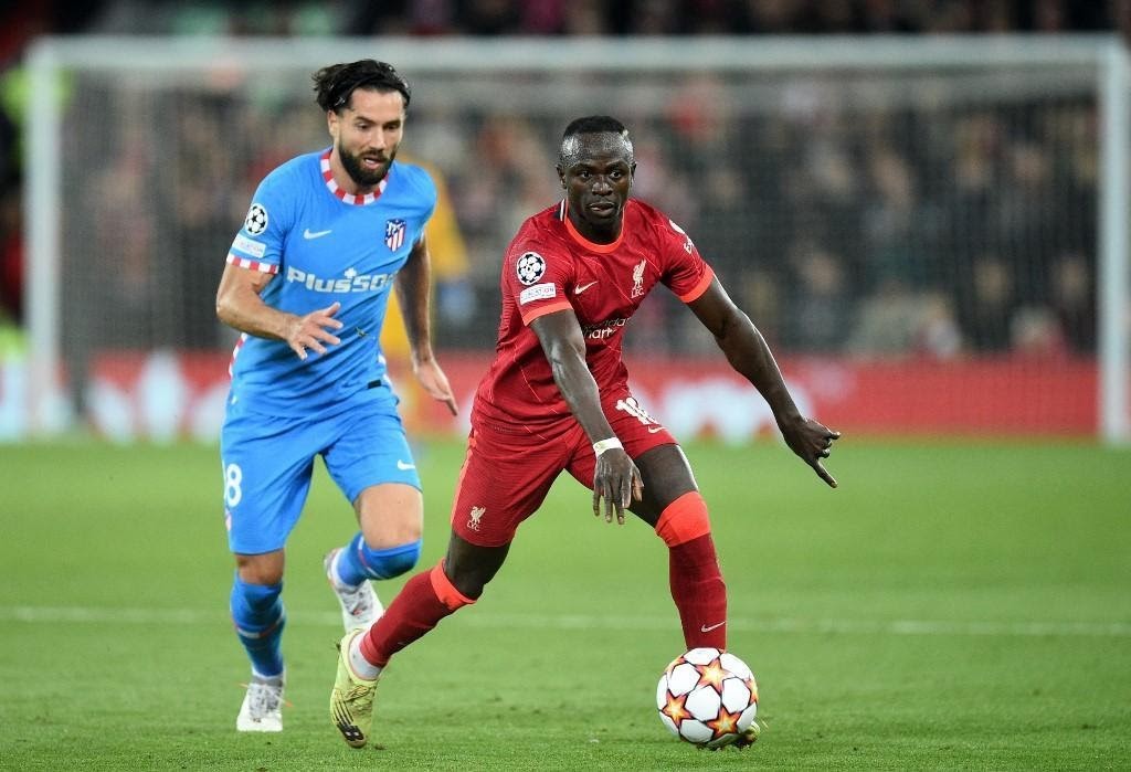 Felipe phạm lỗi với Mane phải lãnh thẻ đỏ Cúp C1: Liverpool giành tấm vé đầu tiên vào vòng Knock-out