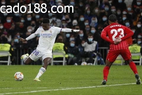 Benzema và Vinicius là sự kết hợp hoàn hảo để Real tự tin chiến bại Benzema, Vinicius hóa người hùng giúp Real vững ngôi đầu