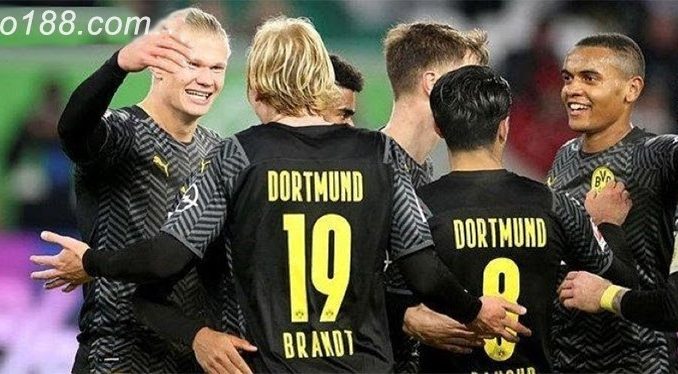 Dortmund-nguoc-dong-man-nhan-Haaland-lap-ky-tich Dortmund ngược dòng mãn nhãn, Haaland lập lại kỳ tích