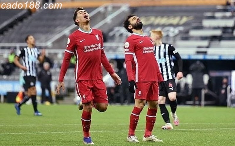 Chiến thắng này giúp Liverpool nới rộng khoảng cách trên bảng xếp hạng Nghi án trọng tài Dean ngầm giúp Liverpool ghi bàn?