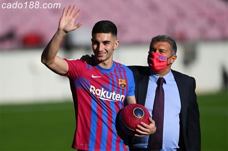 Mới đặt chân đến Barcelona nhưng Torres đã gặp vận hạn lớn Barcelona: Torres gặp hạn, Alves vẫn chưa được ra sânBarcelona: Torres gặp hạn, Alves vẫn chưa được ra sân
