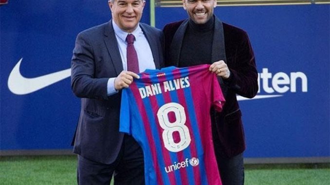 Torres-gap-ban-Alves-van-chua-duoc-ra-san Barcelona: Torres gặp hạn, Alves vẫn chưa được ra sân
