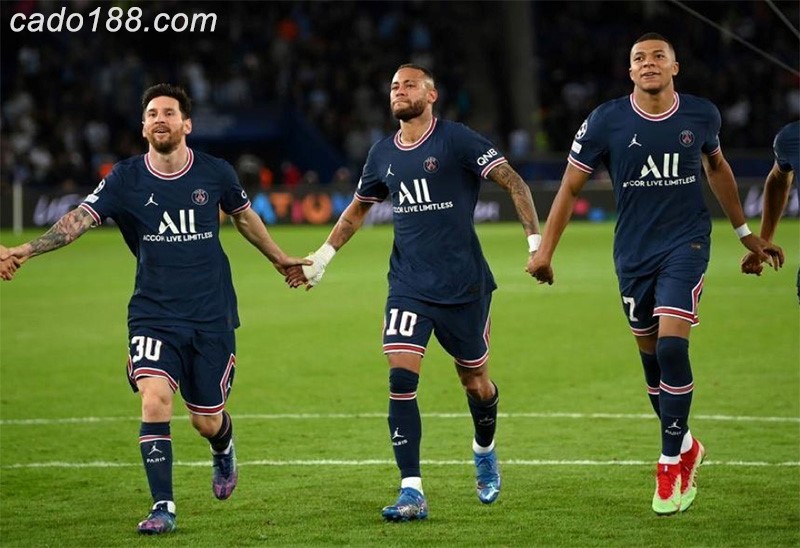 PSG vẫn chưa hoàn toàn làm chủ được sức mạnh của bộ ba MNM Sở hữu Messi, Mbappe, Neymar nhưng PSG thi đấu rất ảm đạm