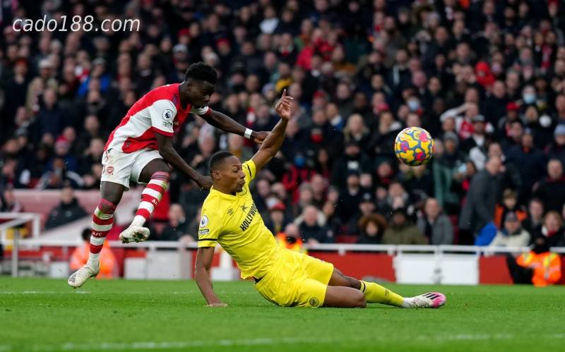 Thắng Brentford, Arsenal bức phá trong cuộc đua Top 4