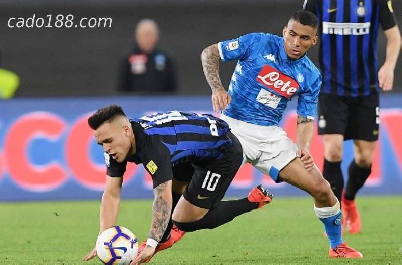  Inter có nguy cơ mất ngôi đầu bảng sau trận hòa Napoli
