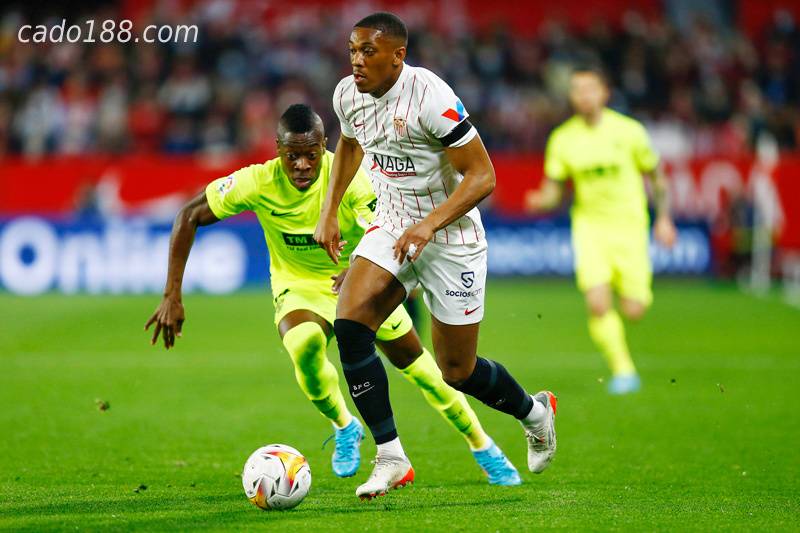 Martial lần đầu ghi bàn giành chiến thắng cho Sevilla