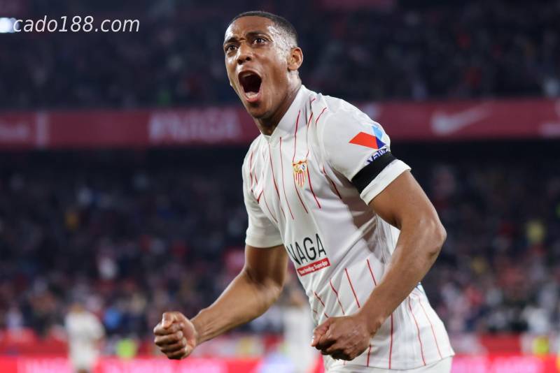 Martial lần đầu ghi bàn giành chiến thắng cho Sevilla