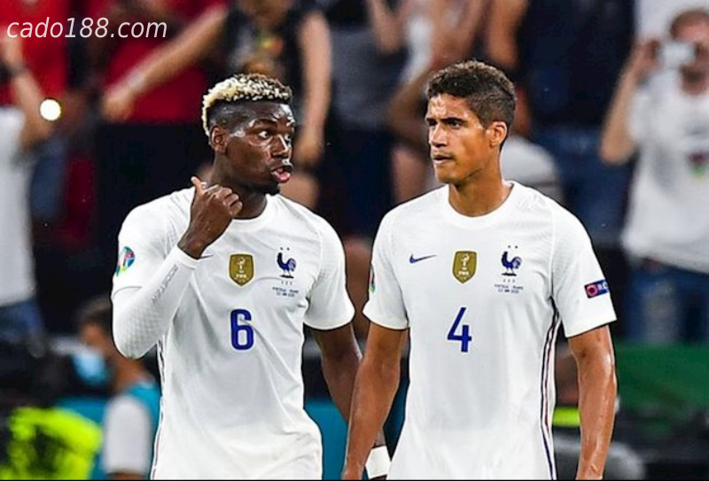 Raphael Varane đánh giá cao Pogba trong ngày trở lại