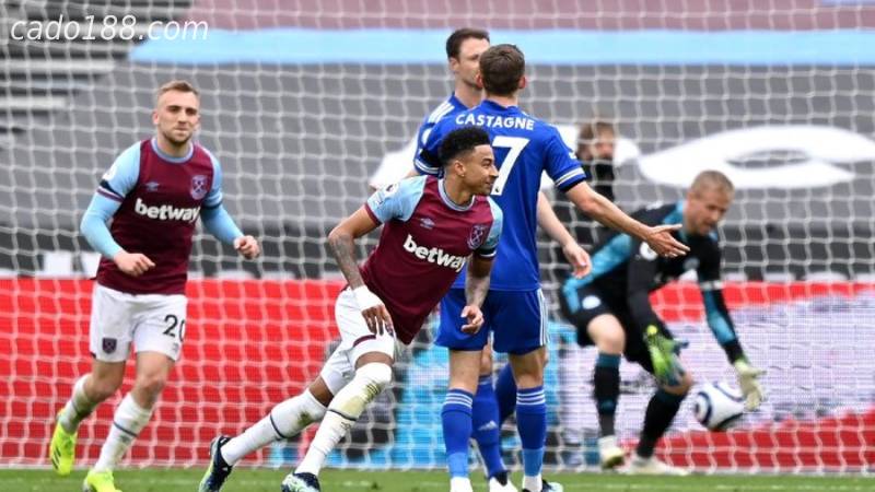 Hòa Leicester, West Ham có nguy cơ văng khỏi Top 4