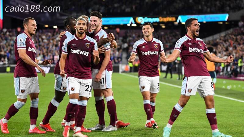 Hòa Leicester, West Ham có nguy cơ văng khỏi Top 4