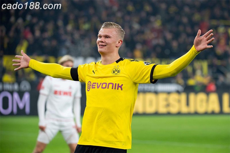 Nhiều tin đồn nói rằng Haaland bắt đầu choi cho Man City vào mùa hè năm nay Haaland đưa ra yêu sách trong bản hợp đồng với Man City