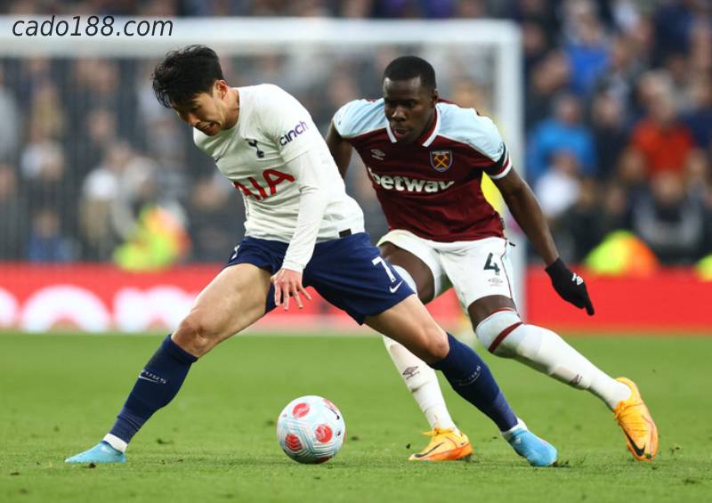 Thắng đậm West Ham, Tottenham chiếm chỗ MU trên BXH