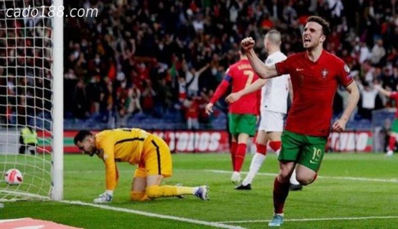 World Cup 2022: Ý bị loại sốc, Bồ Đào Nha tranh vé vớt