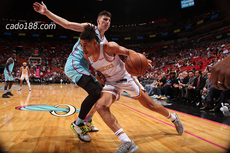 Đối thủ thứ 3 trong chuỗi du đấu xa nhà của GSW sẽ là Miami Heat Soi kèo bóng rổ Miami Heat vs GS Warriors, 02/11, NBA