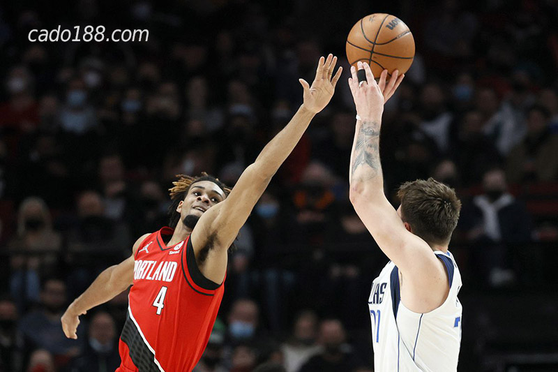 Dallas Mavericks vẫn đang chật vật vì Luka Doncic đang không có được phong độ tốt nhất Dallas Mavericks vs PT Blazers copy