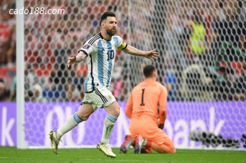 Messi tỏa sáng, phẩm chất siêu sao lên tiếng