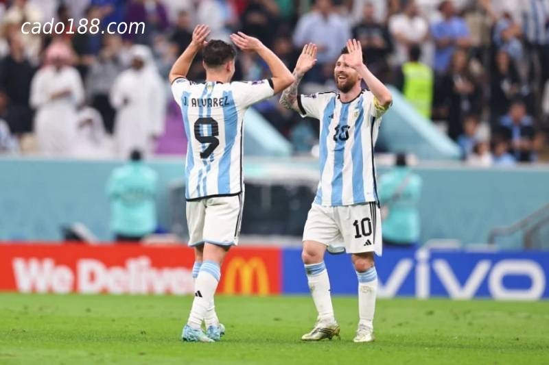 Messi tỏa sáng, phẩm chất siêu sao lên tiếng
