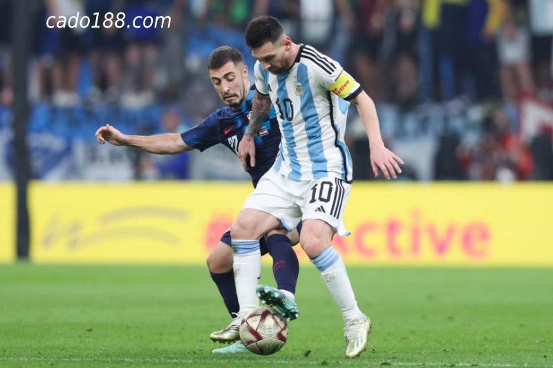 Messi tỏa sáng, phẩm chất siêu sao lên tiếng