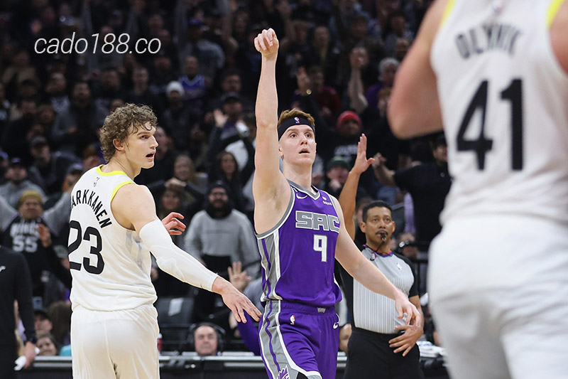 Sacramento Kings vẫn đang bay rất cao trên BXH miền Tây, dù vậy họ cũng sẽ cần sự tập trung nhất định. Soi kèo bóng rổ NBA Utah Jazz vs Sacramento Kings ngày 21:3