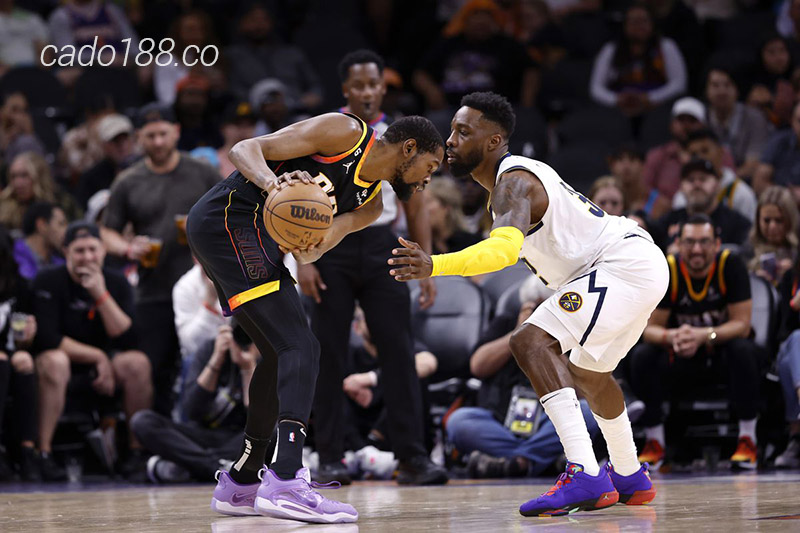 Cả Denver Nuggets và Phoenix Suns đều có chiến thắng áp đảo với tỉ số 4 – 1 ở loạt trận vòng 1 NBA playoffs 2023 Soi kèo bóng rổ NBA Denver Nuggets vs Phoenix Suns ngày 30_4