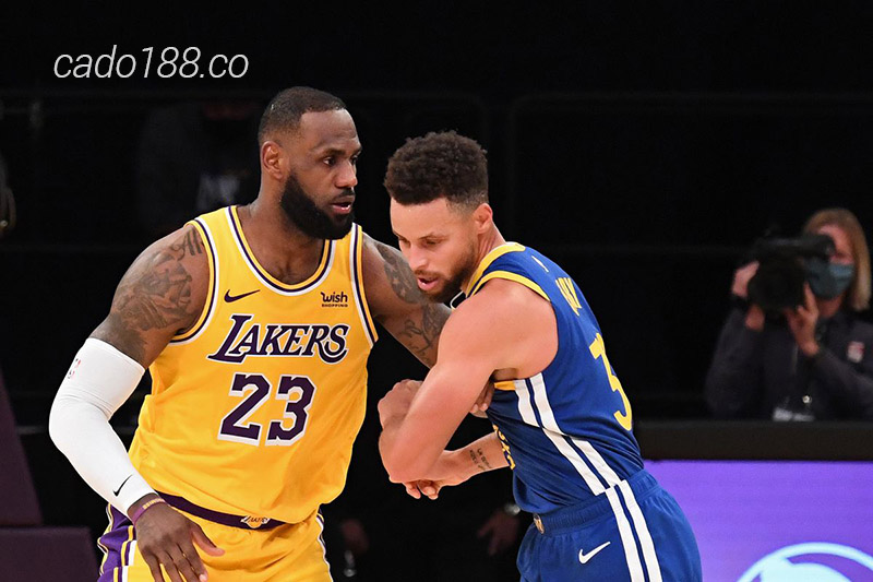 Đây sẽ là trận đấu giữa hai siêu sao vĩ đại nhất lịch sử giải đấu Lebron James và Stephen Curry Soi kèo bóng rổ Golden State Warriors vs LA Lakers ngày 3_5