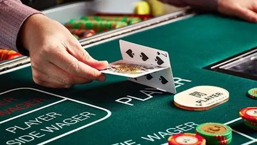 Player rút lá bài thứ 3 dựa vào tổng điểm 2 lá bài đầu Quy tắc rút lá bài thứ 3