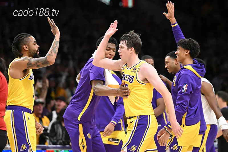 NHM đội chủ sân Chase Center có thể thở phào nhẹ nhõm khi Draymond Green quyết định gia hạn hợp đồng với đội bóng Soi kèo bóng rổ NBA Summer League LA Lakers vs Warriors 8_7