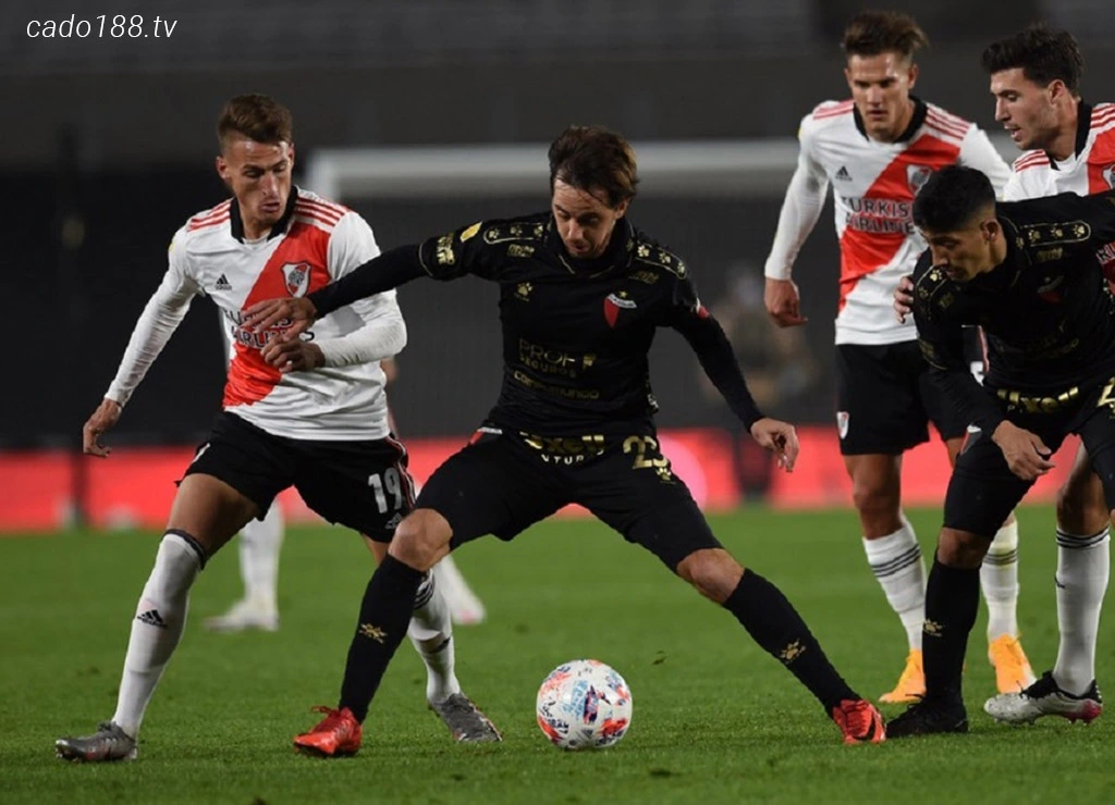 Soi kèo xiên ngày 06/07 River Plate vs Colon, VĐQG Argentina