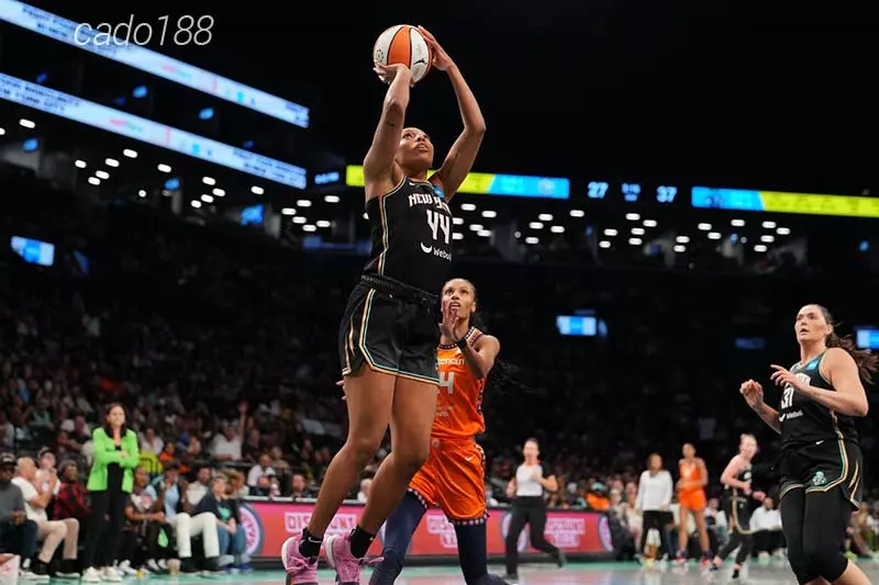 Từ tấn công đến phòng ngự, Dallas Wings đều tỏ ra thua thiệt hơn so với đội chủ nhà Soi kèo bóng rổ WNBA Las Vegas Aces vs Dallas Wings 27-9