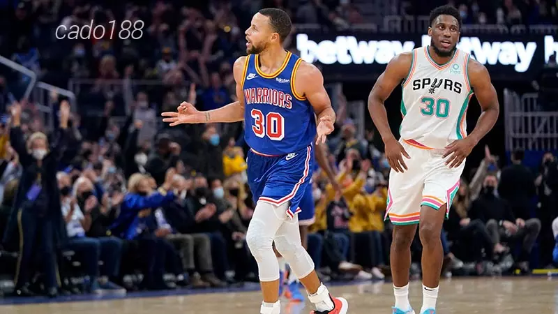 Golden State Warriors và Sacramento Kings đã tái hiện lại cặp trận playoffs vô cùng căng thẳng Soi kèo bóng rổ NBA Golden State Warriors vs SA Spurs 21_10