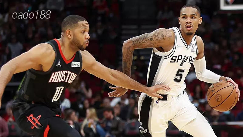 Đoàn quân HLV Gregg Poppovich phải chơi lùi sâu và gánh chịu những pha tấn công của Houston Rockets Soi kèo bóng rổ San Antonio Spurs vs Houston Rockets 19_10